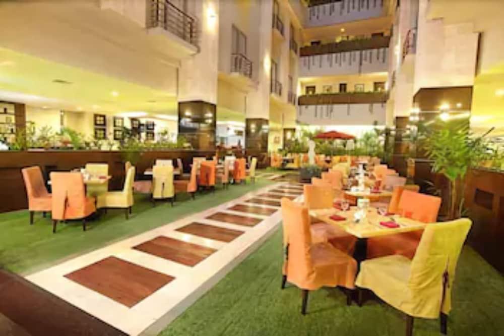Golden Flower By Kagum Hotels Bandung Esterno foto