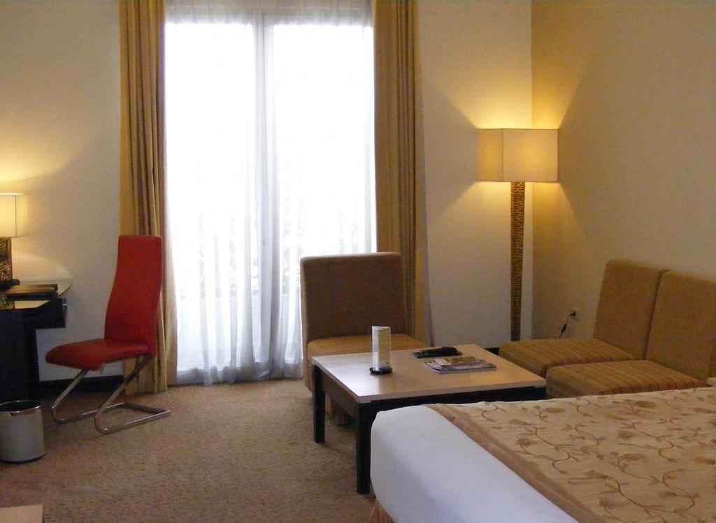 Golden Flower By Kagum Hotels Bandung Esterno foto