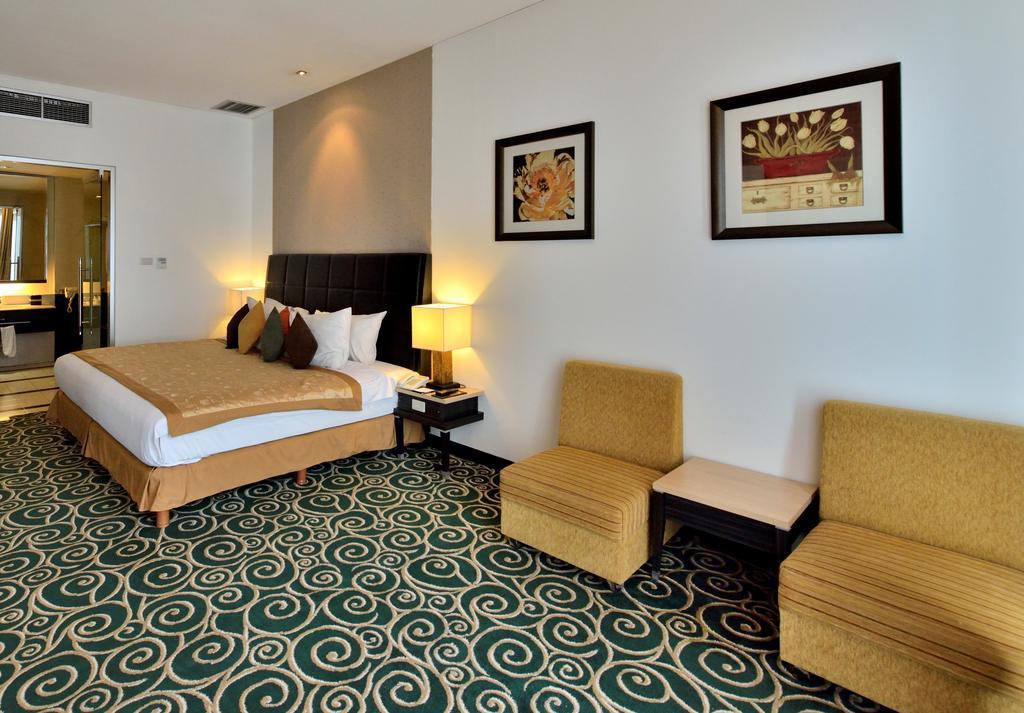 Golden Flower By Kagum Hotels Bandung Esterno foto
