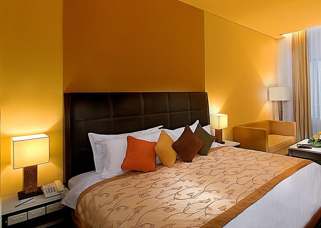 Golden Flower By Kagum Hotels Bandung Esterno foto
