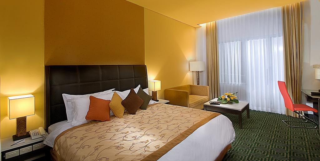 Golden Flower By Kagum Hotels Bandung Esterno foto