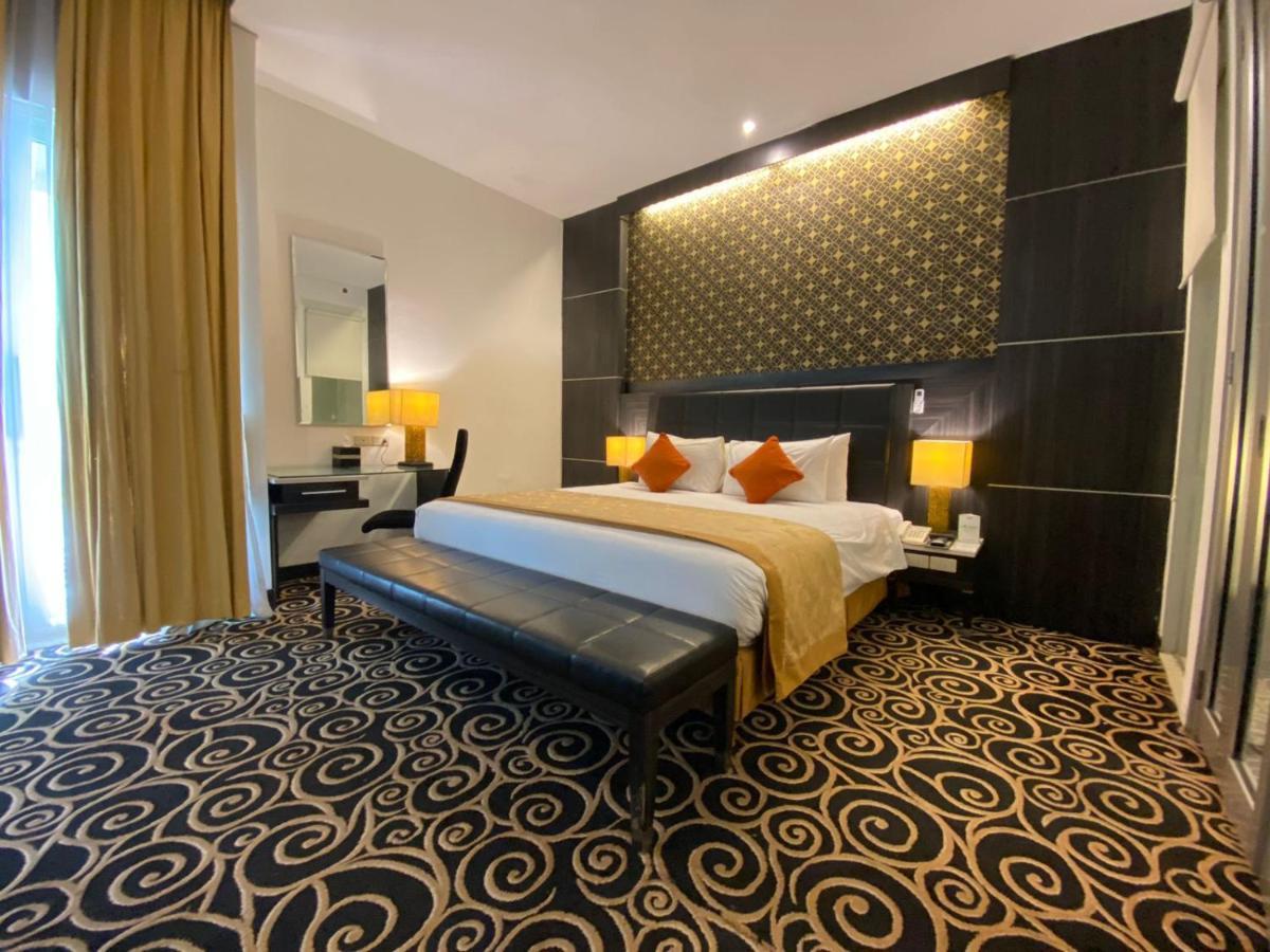 Golden Flower By Kagum Hotels Bandung Esterno foto