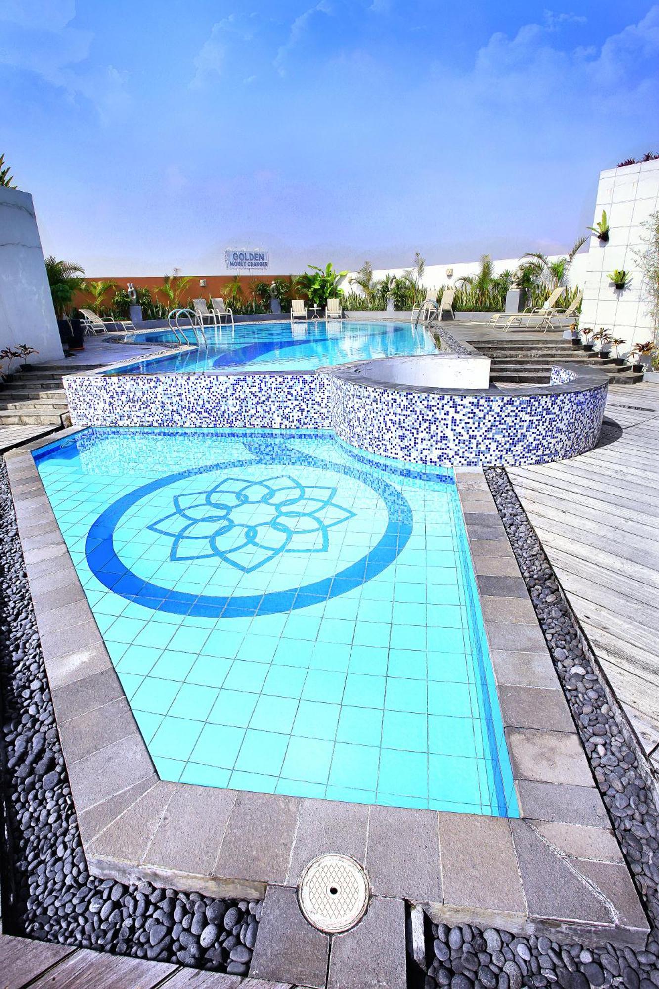 Golden Flower By Kagum Hotels Bandung Esterno foto