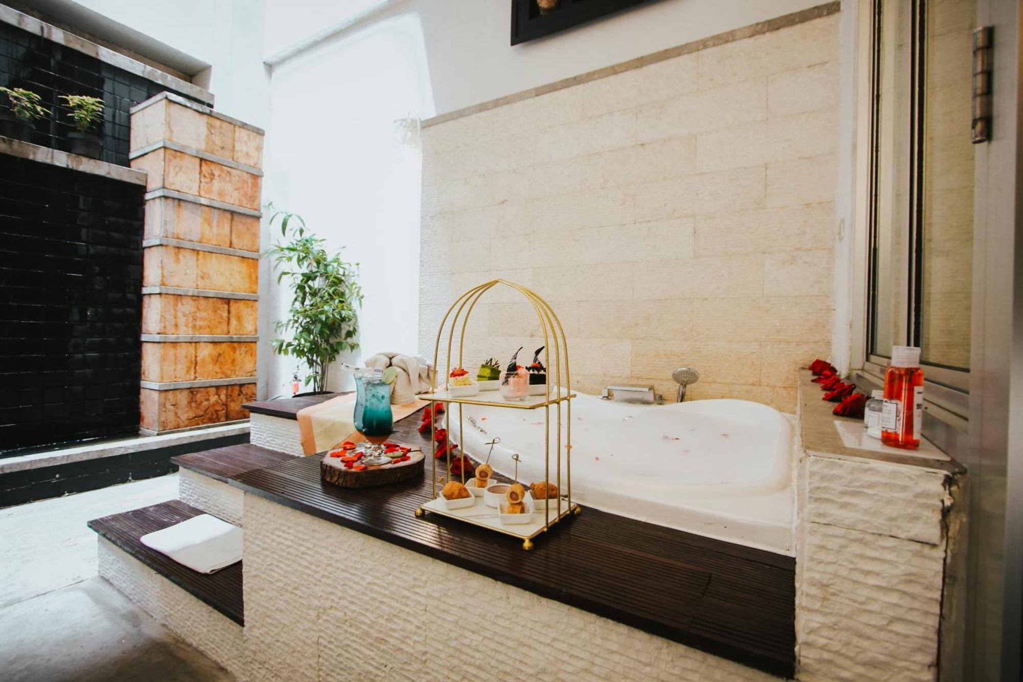 Golden Flower By Kagum Hotels Bandung Esterno foto